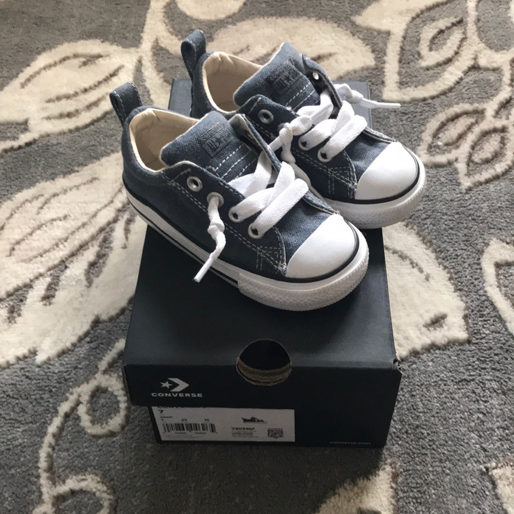 NIB infant size 7 converse in dark denim